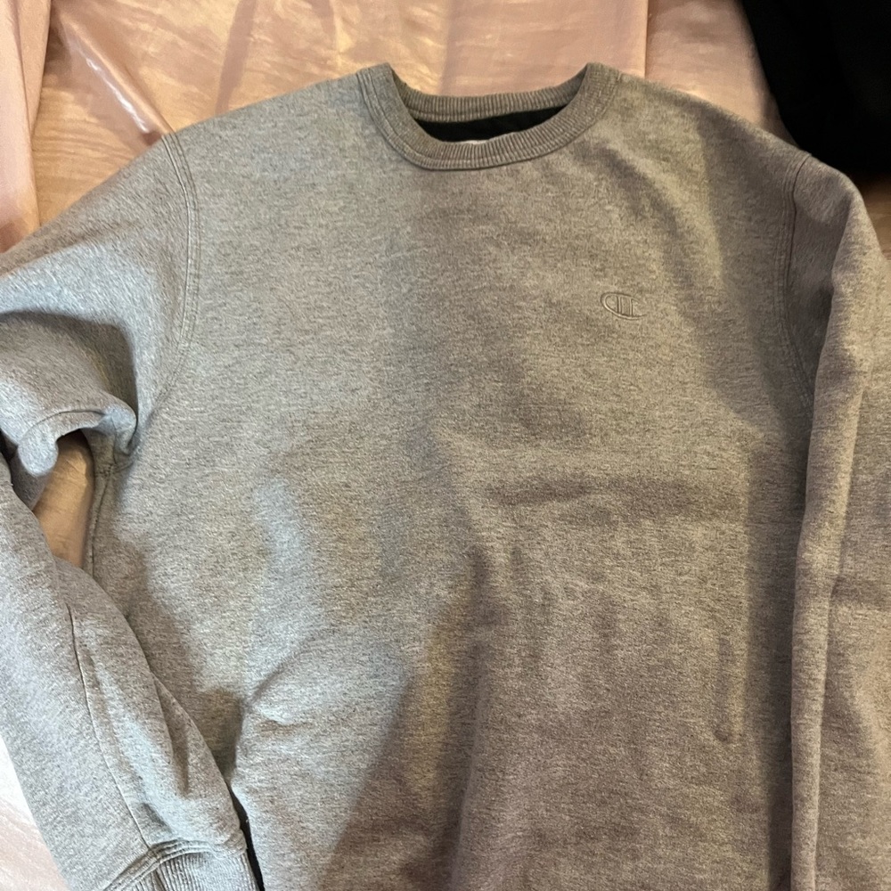 Small champion men’s sweater crewneck